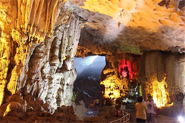 Hang Sửng Sốt