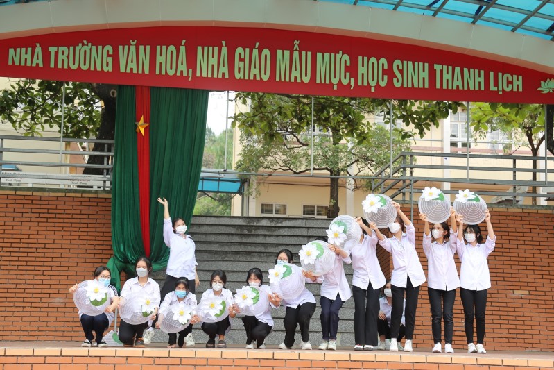 Thanh niên Hạ Long tham gia kích cầu du lịch