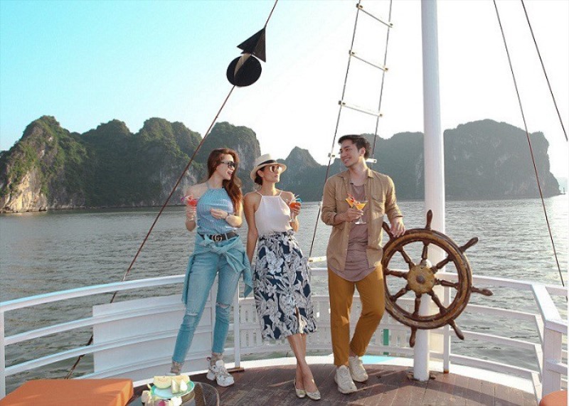 Khám phá vẻ đẹp của kỳ quan thiên nhiên thế giới Vịnh Hạ Long 
