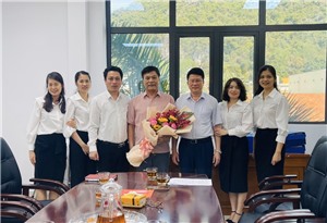 Trao Quyết định nghỉ hưu hưởng chế độ bảo hiểm xã hội cho đồng chí Đỗ Ngọc Bảo, Phó Trưởng phòng Văn hoá và Thông tin thành phố