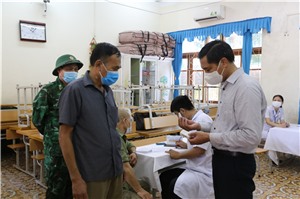 TP Hạ Long tổ chức tiêm vắc xin phòng chống dịch covid 19 cho tiểu thương Chợ Hạ Long 1