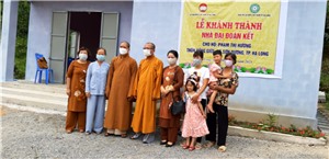 Bàn giao nhà “Đại đoàn kết” cho gia đình chị Phạm Thị Hương, xã Sơn Dương