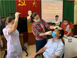Xã Dân Chủ tổ chức tập huấn sử dụng kit test nhanh covid-19