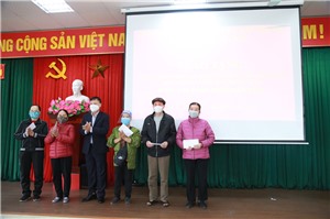 Phường Hồng Hải: tặng quà tết cho hộ gia đình có hoàn cảnh khó khăn