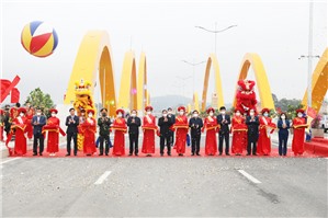 Thủ tướng Chính phủ Phạm Minh Chính cắt băng khánh thành Cầu Tình Yêu và Đường bao biển nối TP Hạ Long - TP Cẩm Phả