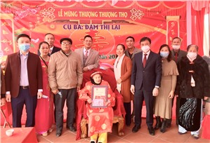 Lãnh đạo Thành phố chúc thọ các cụ tròn 100 tuổi dịp tết Nhâm Dần 2022