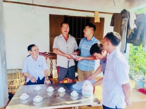 Nhân dân đồng lòng hiến đất mở đường