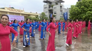 Sôi nổi ngày hội giao lưu dân vũ phường Cao Thắng