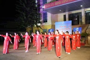 Phường Hà Khẩu tổ chức “Đêm hội giao lưu dân vũ”
