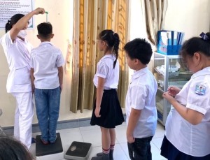 100% học sinh trường Tiểu học Trới được khám sức khỏe đầu năm học