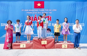 Trao Giải bơi học sinh Thành phố năm học 2022 - 2023