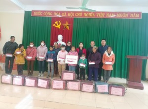 Sở LĐ-TB&XH tỉnh tặng quà phụ nữ, trẻ em gái có hoàn cảnh khó khăn trên địa bàn TP Hạ Long nhân tháng hành động vì bình đẳng giới