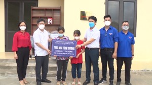 Bàn giao nhà và hỗ trợ xây nhà cho hộ cận nghèo 2 xã Đồng Lâm, Đồng Sơn