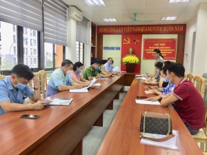 Họp động viên, thuyết phục người phải thi hành án tự nguyện tháo dỡ các công trình xây dựng trên đất