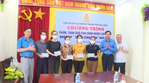 Thăm, tặng quà công nhân lao động nhân Tháng công nhân
