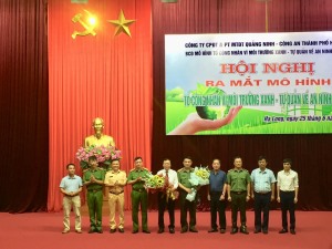 Ra mắt mô hình “Tổ công nhân vì môi trường xanh- tự quản về An ninh, trật tự”