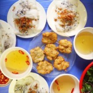 Bánh cuốn chả mực: món ăn sáng nhất định phải thử khi đến Hạ Long