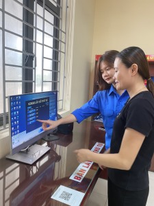 Xã Thống Nhất: Hướng dẫn, hỗ trợ người dân thực hiện nộp hồ sơ dịch vụ công trực tuyến