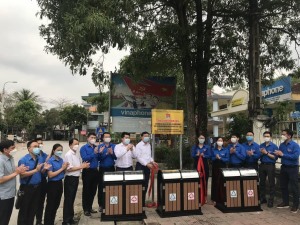 Gắn biển công trình thanh niên tại xã Quảng La