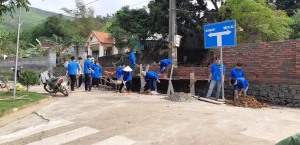 Góp sức trẻ đẩy mạnh xây dựng NTM nâng cao ở xã Dân Chủ