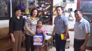 Lãnh đạo TP thăm, tặng quà thiếu nhi có hoàn cảnh đặc biệt trên địa bàn nhân dịp tết Trung thu