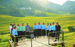  Xây dựng con người Quảng Ninh phát triển toàn diện