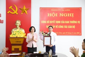 Trao Quyết định điều động, phân công cán bộ và chỉ định Bí thư cấp ủy cơ sở