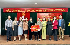 Phường Hồng Gai nhận đỡ đầu 09 cháu bé có hoàn cảnh khó khăn