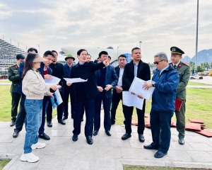 Bí thư Thành ủy Kiểm tra công tác thi công khu vực sân khấu, khán đài chương trình kỷ niệm 30 năm Thành lập Thành phố Hạ Long