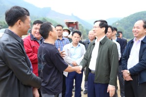 Đồng chí Bí thư Thành uỷ Vũ Quyết Tiến kiểm tra thực địa 2 dự án giao thông miền núi trọng điểm