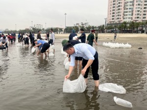 Thả giống thủy sản kỷ niệm 64 năm ngành Thủy sản Việt Nam