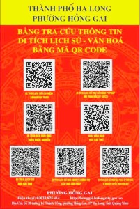 Du khách quét mã QR Code để có thông tin các điểm du lịch nổi tiếng tại Hạ Long