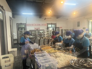 Các cơ sở chế biến bữa ăn bán trú thực hiện nghiêm quy định về VSATTP