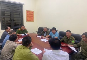 Công an xã Thống Nhất tuyên truyền, hướng dẫn Nhân dân trên địa bàn xã kích hoạt tài khoản định danh điện tử 
