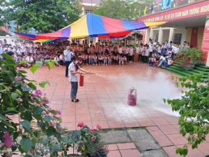 Tuyên truyền phòng cháy chữa cháy trong trường học.