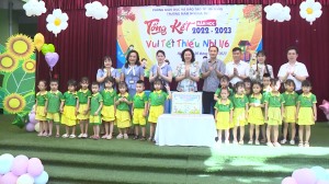 Các đồng chí lãnh đạo thành phố  đi thăm, tặng quà các cháu thiếu nhi nhân ngày Quốc tế thiếu nhi