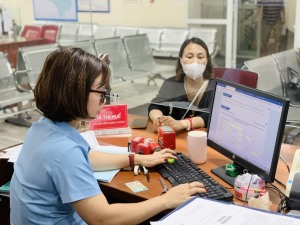 Trung tâm Hành chính công TP Hạ Long: 6 tháng đầu năm tỷ lệ giải quyết TTHC trước và đúng hạn đạt 99%
