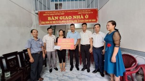 Phường Hà Tu bàn giao nhà xây mới, nhà sửa chữa cho các hộ có hoàn cảnh khó khăn
