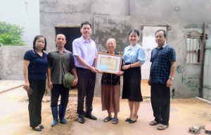 Gương sáng trong phong trào hiến đất làm đường