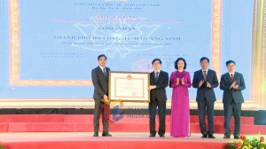Công bố quyết định công nhận TP Hạ Long hoàn thành chương trình xây dựng NTM