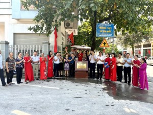 Phường Hà Tu gắn biển công trình chào mừng 60 năm thành lập tỉnh và 30 năm thành lập thành phố