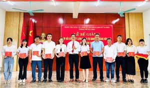 Bế giảng Lớp bồi dưỡng lý luận đảng viên mới đợt V năm 2023