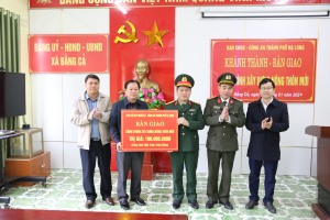 Bàn giao công trình xây dựng NTM xã Bằng Cả