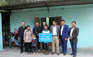 Hiệp hội doanh nghiệp TP Hạ Long trao hỗ trợ đỡ đầu học sinh có hoàn cảnh khó khăn