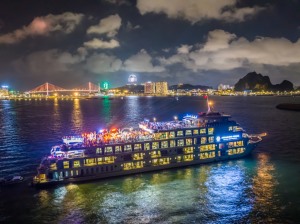 Trải nghiệm âm nhạc phố đêm du thuyền