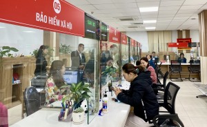 Không khí làm việc khẩn trương, nghiêm túc ngày đầu khai xuân