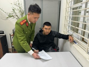 Tạm giữ đối tượng phá hủy hàng loạt gương chiếu hậu xe ô tô…cho vui