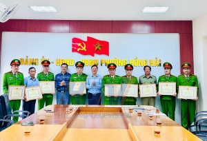 Khen thưởng các cá nhân có thành tích xuất sắc trong việc truy bắt đối tượng có hành vi phá hoại tài sản