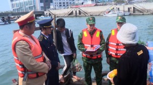 TP Hạ Long: Xử lý triệt để việc đeo bám khách bán hàng rong trên Vịnh