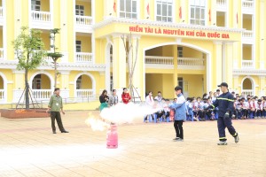 Tuyên truyền, chữa cháy, cứu nạn cứu hộ tại trường THCS&THPT Quảng La
